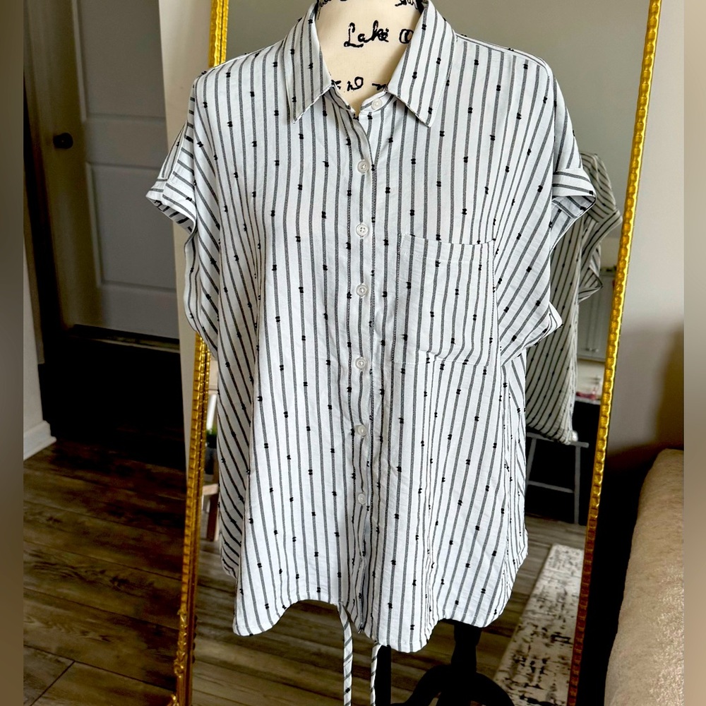 Torrid Seersucker Button Up Short Sleeve